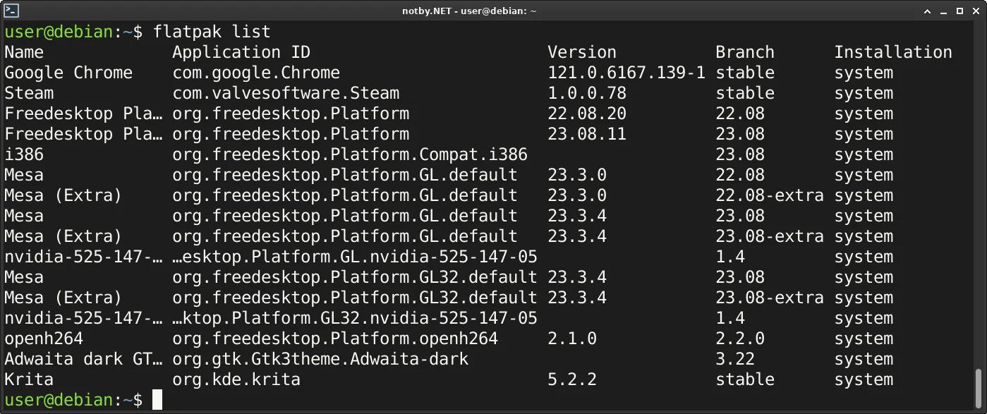 Список установленных приложения Flatpak выведен командой "flatpak list" в консоли Debian.