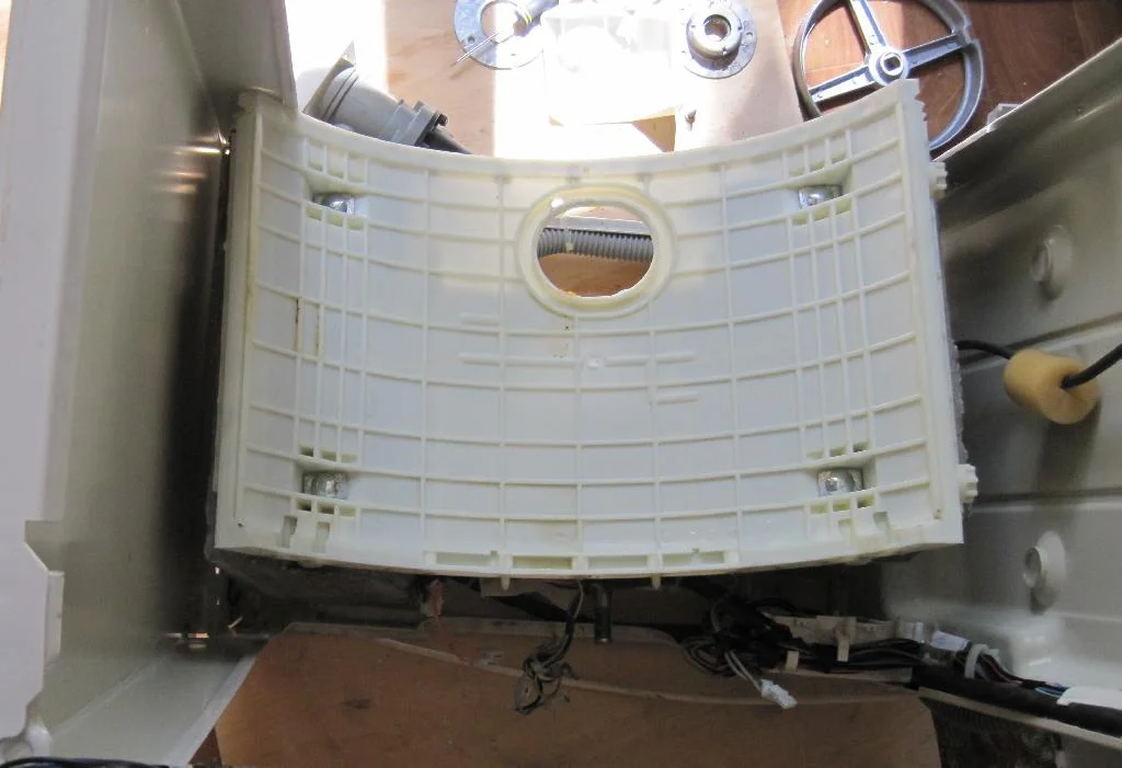 Корпус стиральной машины ARDO TL1000X внутри, бак демонтирован