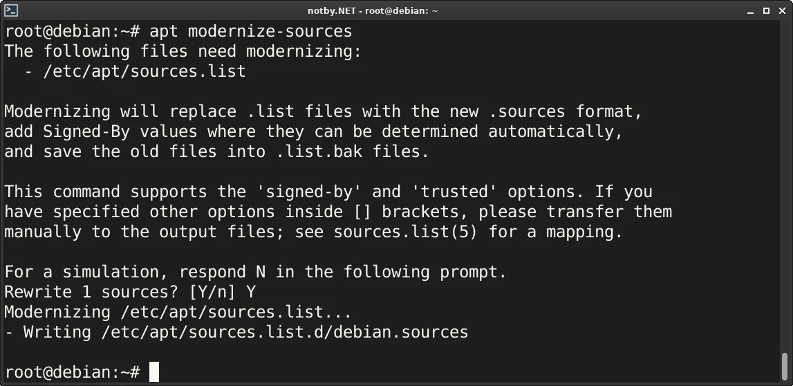 В консоли Debian выполнена команда “apt modernize-sources”, показан процесс ее выполнения, репозитории из файла /etc/apt/sources.list были записаны в новом стиле в файл /etc/apt/sources.list.d/debian.sources