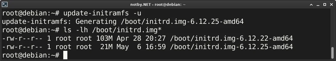 В консоли Debian выполнена команда “ls -lh /boot/initrd.img*”. Выведен размер initramfs с настройкой MODULES=dep и алгоритмом сжатия xz (уровень 4), размер составил примерно 21M.