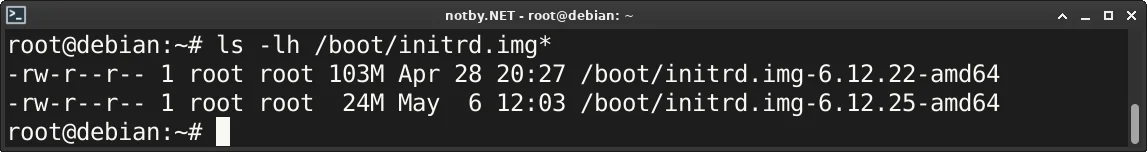 В консоли Debian выполнена команда “ls -lh /boot/initrd.img*”. Выведен размер initramfs с настройкой MODULES=dep, размер составил примерно 24M.