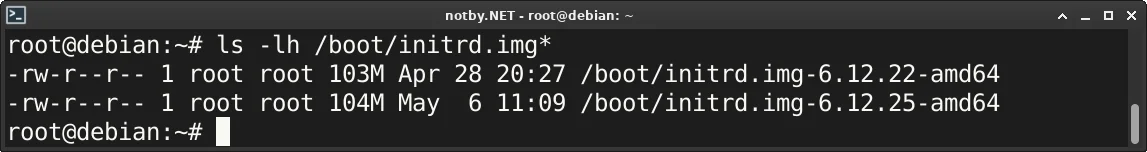 В консоли Debian выполнена команда “ls -lh /boot/initrd.img*”. Выведен размер initramfs с настройкой MODULES=most, размер составил примерно 104M.