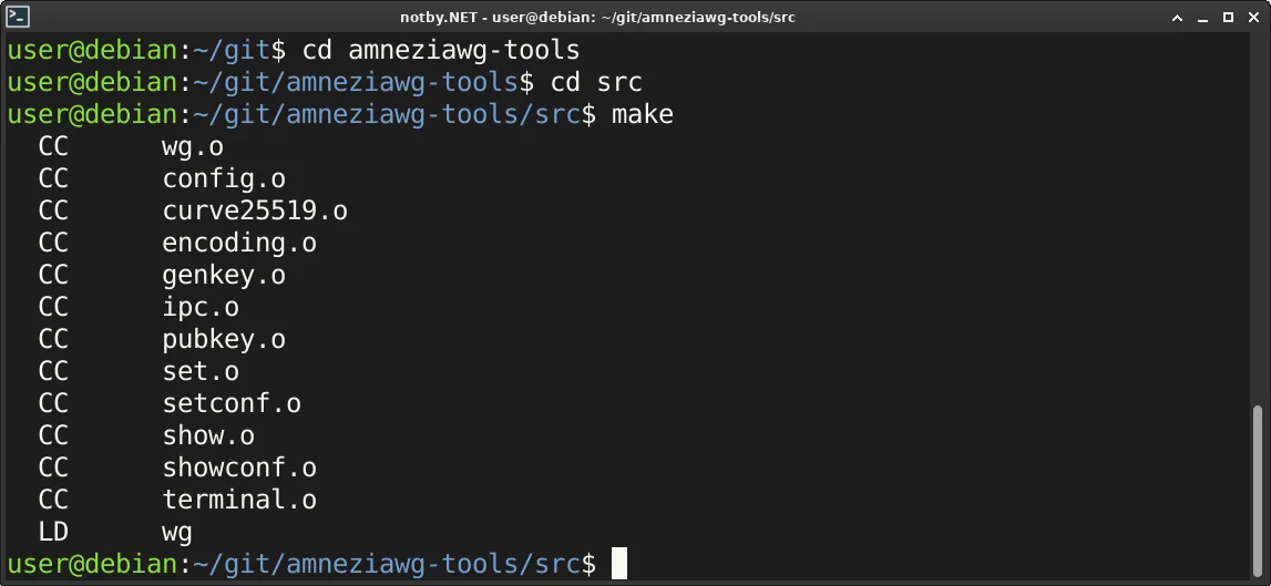 В консоли Debian последовательно выполнены команды: “cd amneziawg-tools”, “cd src”, “make”. Показан процесс сборки утилиты из исходного кода.