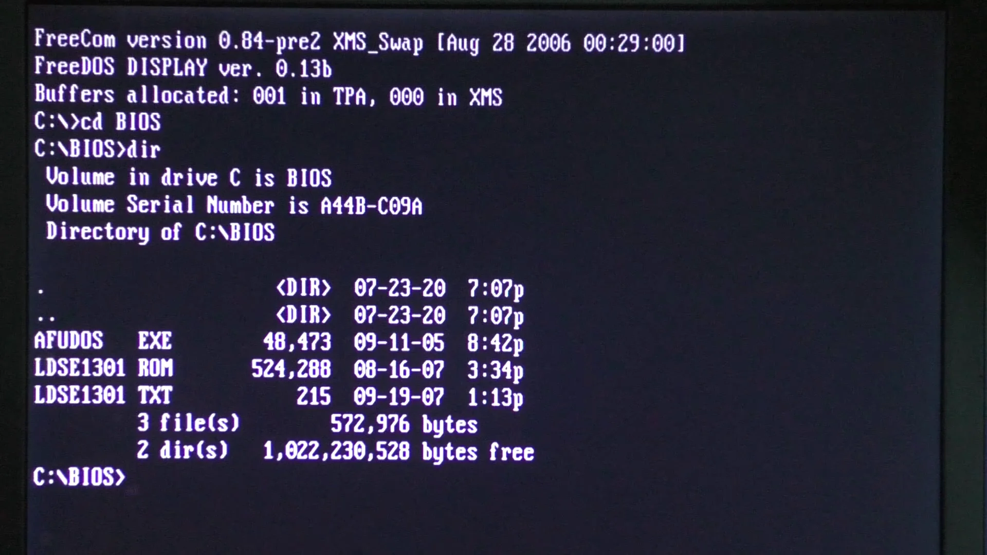 FreeDOS переход в каталог BIOS командой cd, просмотр содержимого командой dir. Внутри каталога файлы AFUDOS.EXE и LDSE1301.ROM